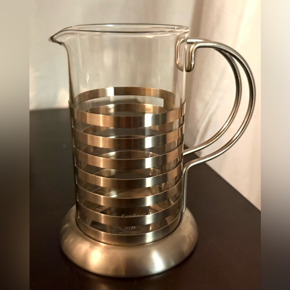 La Cafetière glass & steel pitcher. Holds 12oz